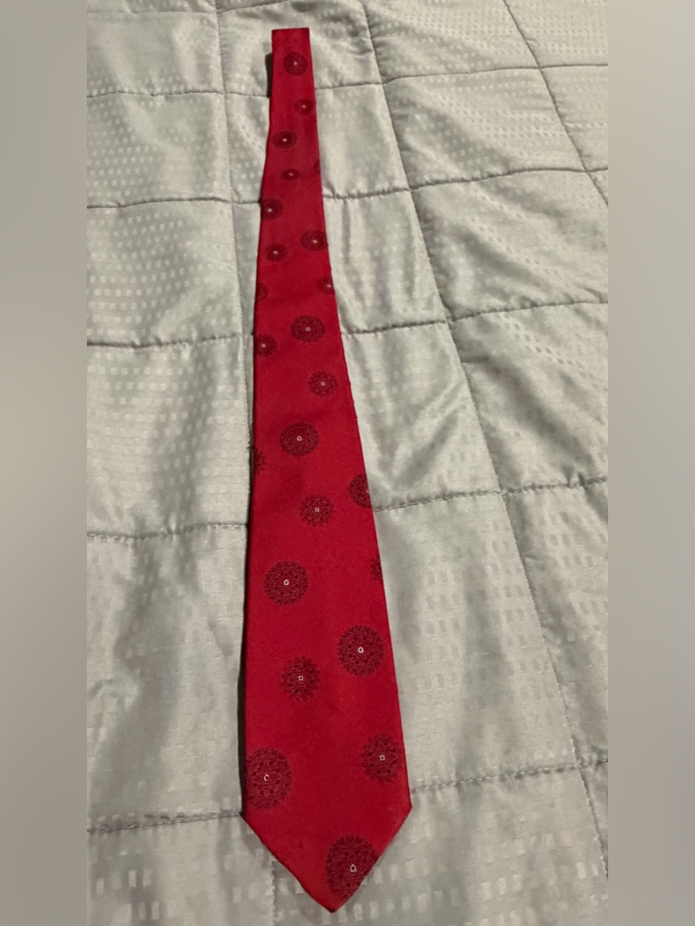 Red Men's Tie with Circular Medallion Pattern